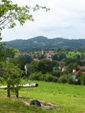 auf dem Baierweg unterwegs - Panoramablick auf Neukirchen
